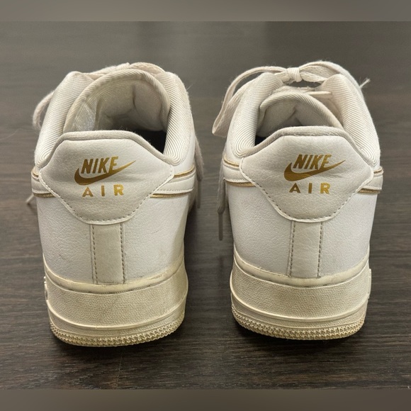 Air Force 1 Metallic Gold - Picture 3 of 3